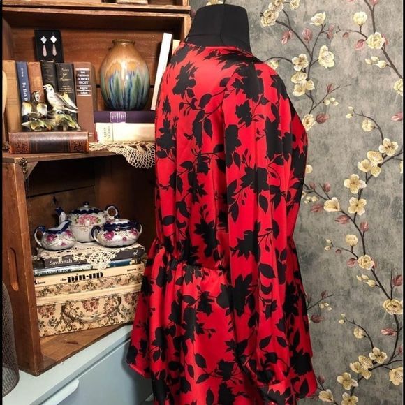 Size 18 Lane Bryant Peplum Blouse Red Black Floral Plus Size - Picture 4 of 5